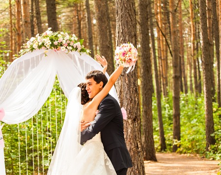 couple getting married at an outdoor wedding ceremony